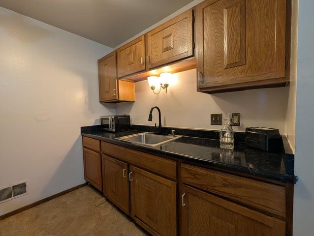 7721 N 60th STREET N, Milwaukee, WI 53223