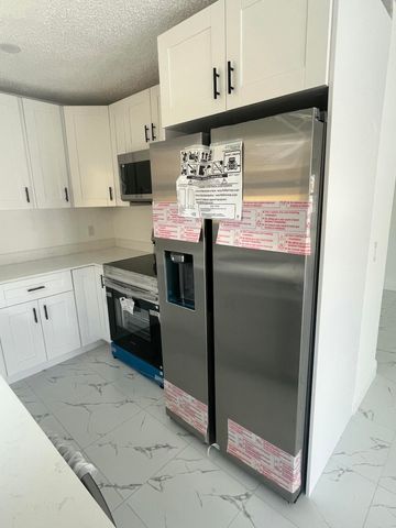 2747 Summit, West Palm Beach, FL 33406