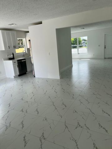 2747 Summit, West Palm Beach, FL 33406