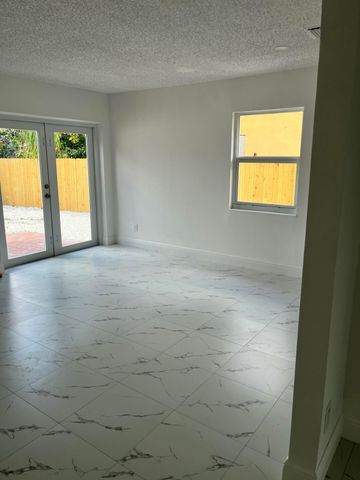 2747 Summit, West Palm Beach, FL 33406