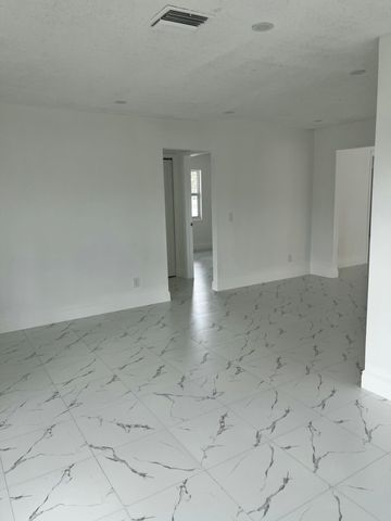 2747 Summit, West Palm Beach, FL 33406