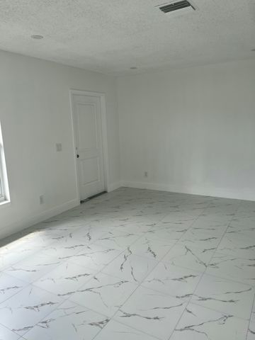 2747 Summit, West Palm Beach, FL 33406