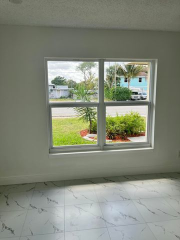 2747 Summit, West Palm Beach, FL 33406