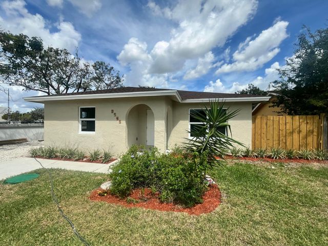 2747 Summit, West Palm Beach, FL 33406