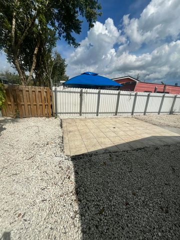 2747 Summit, West Palm Beach, FL 33406