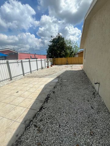 2747 Summit, West Palm Beach, FL 33406