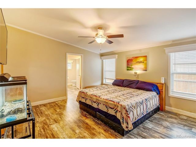 120 Juniper Cir, Log Lane Village, CO 80705