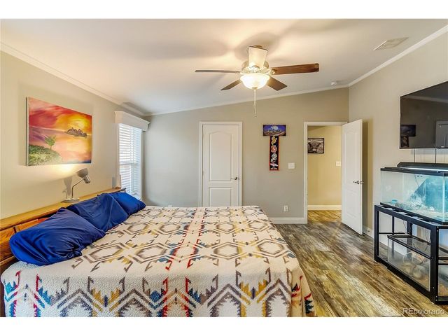 120 Juniper Cir, Log Lane Village, CO 80705