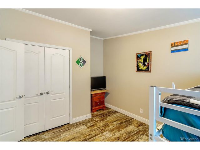 120 Juniper Cir, Log Lane Village, CO 80705