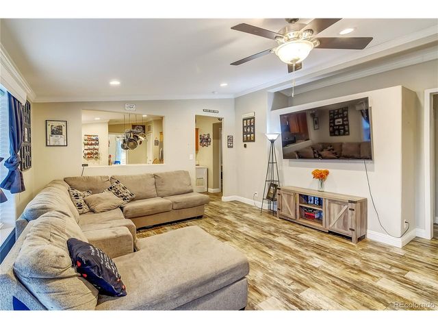 120 Juniper Cir, Log Lane Village, CO 80705