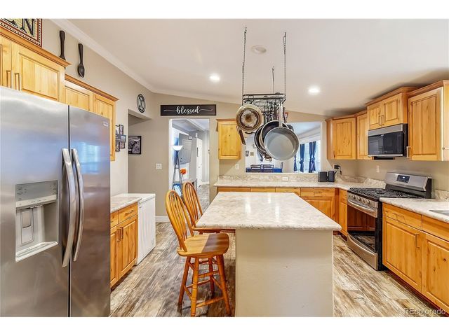 120 Juniper Cir, Log Lane Village, CO 80705