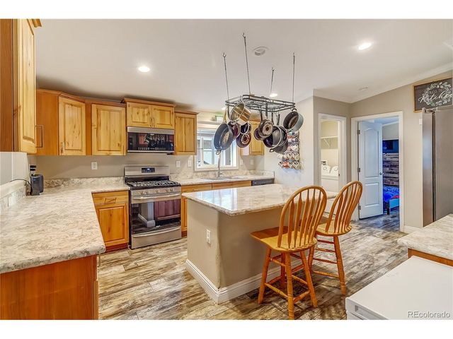 120 Juniper Cir, Log Lane Village, CO 80705