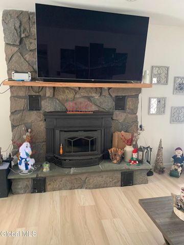 438 Dixon Rd, Queensbury, NY 12804