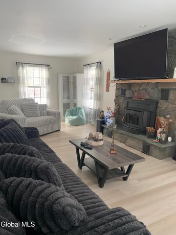 438 Dixon Rd, Queensbury, NY 12804