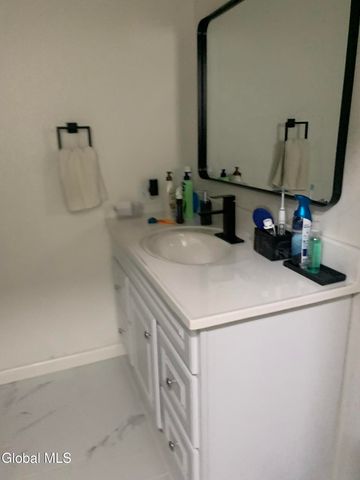 438 Dixon Rd, Queensbury, NY 12804