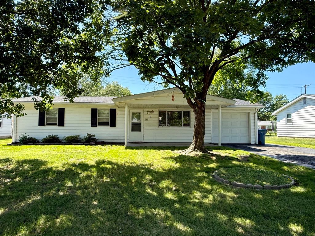 Image 1 of property listing at 8 E Crownview, Mt Vernon, IL 62864