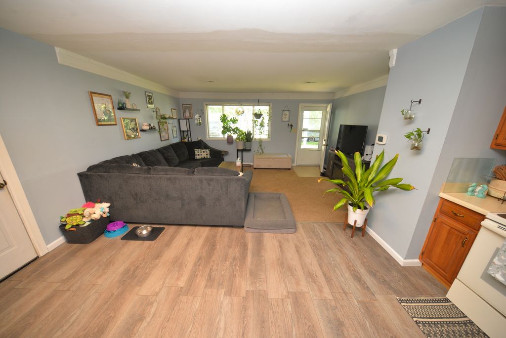 Image 12 of property listing at 8 E Crownview, Mt Vernon, IL 62864
