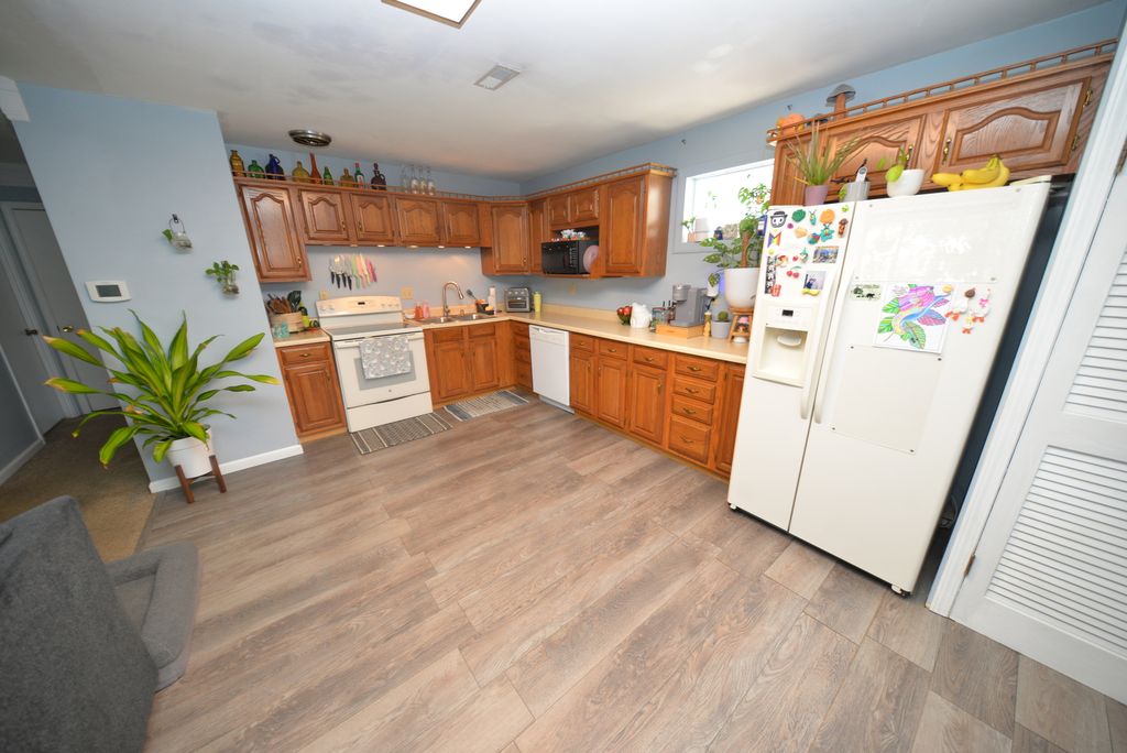 Image 13 of property listing at 8 E Crownview, Mt Vernon, IL 62864