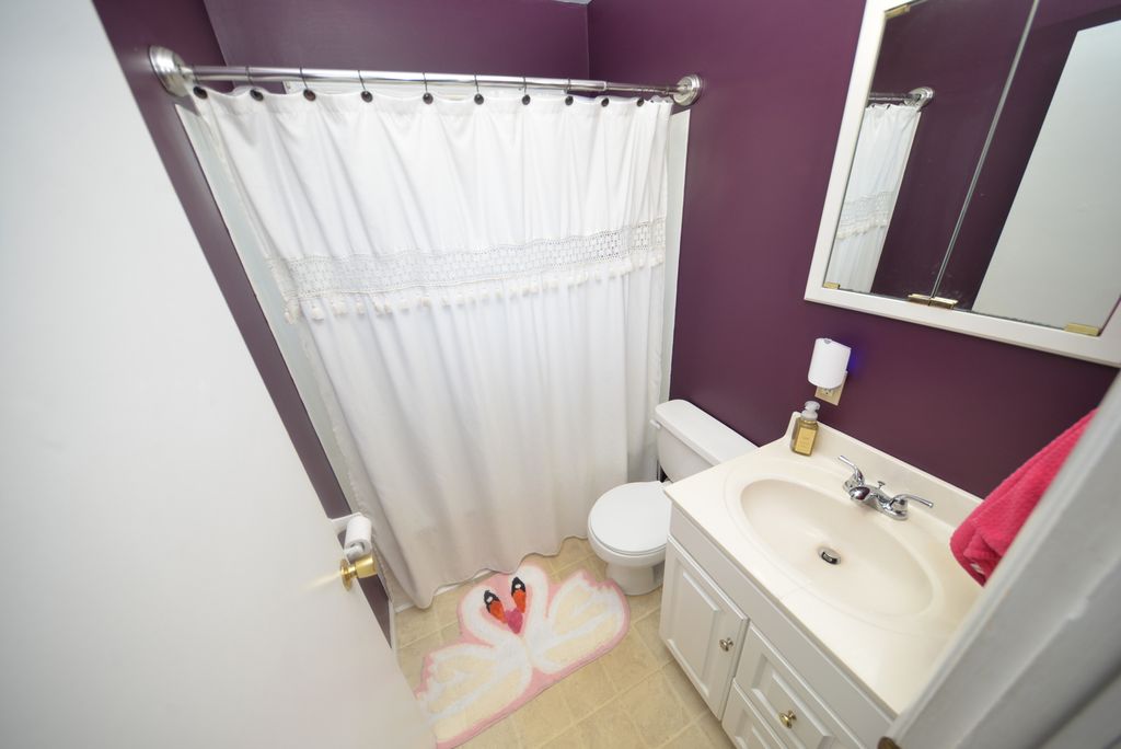 Image 17 of property listing at 8 E Crownview, Mt Vernon, IL 62864