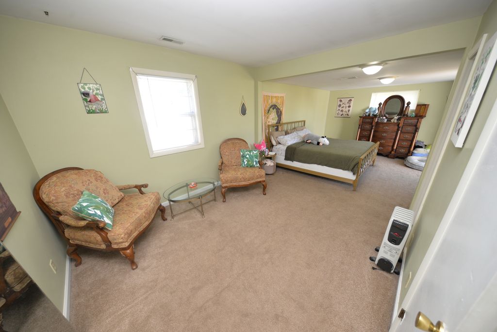 Image 18 of property listing at 8 E Crownview, Mt Vernon, IL 62864