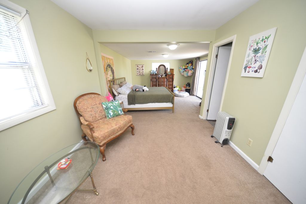 Image 19 of property listing at 8 E Crownview, Mt Vernon, IL 62864