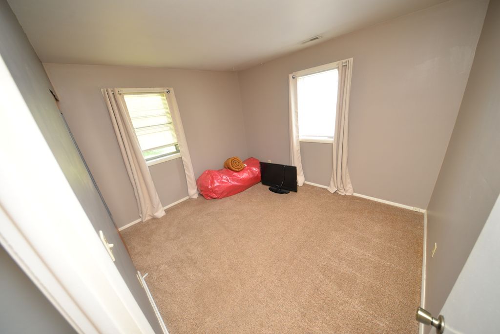 Image 23 of property listing at 8 E Crownview, Mt Vernon, IL 62864