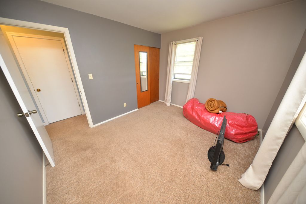 Image 24 of property listing at 8 E Crownview, Mt Vernon, IL 62864