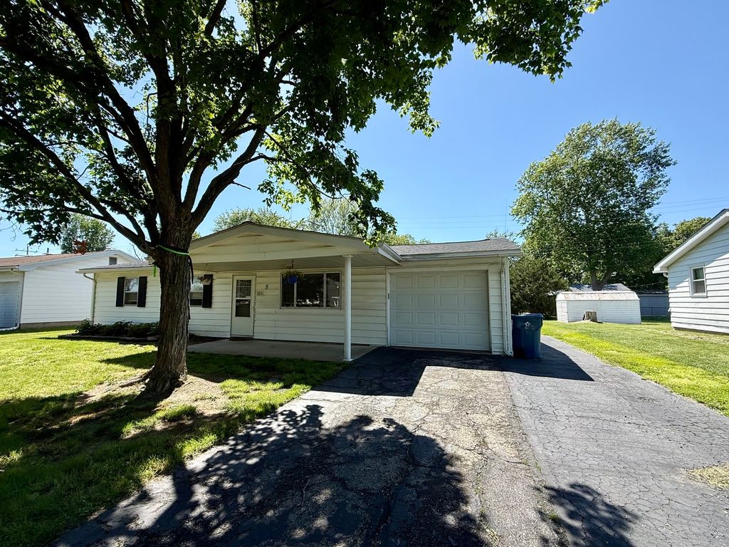 Image 9 of property listing at 8 E Crownview, Mt Vernon, IL 62864