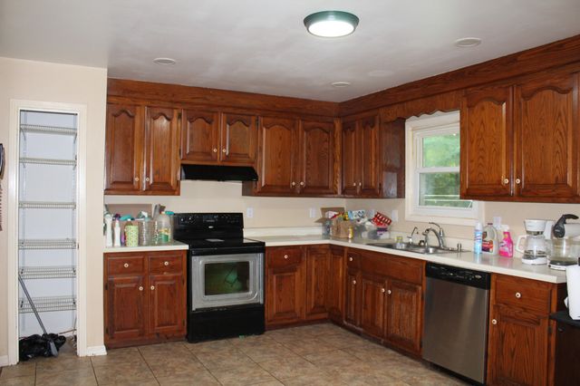 110 Towering Oaks Dr, Tennessee Ridge, TN 37178