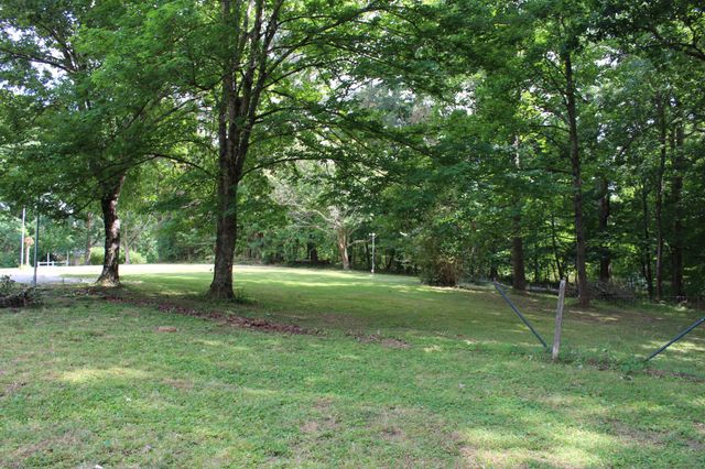 110 Towering Oaks Dr, Tennessee Ridge, TN 37178