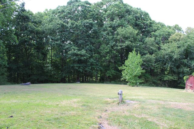 110 Towering Oaks Dr, Tennessee Ridge, TN 37178