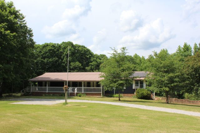 110 Towering Oaks Dr, Tennessee Ridge, TN 37178