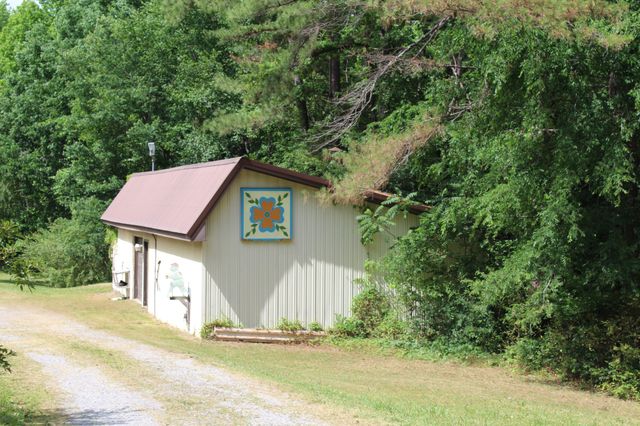 110 Towering Oaks Dr, Tennessee Ridge, TN 37178