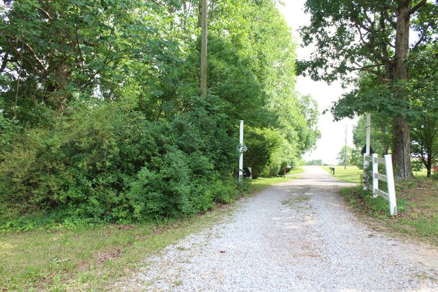 110 Towering Oaks Dr, Tennessee Ridge, TN 37178