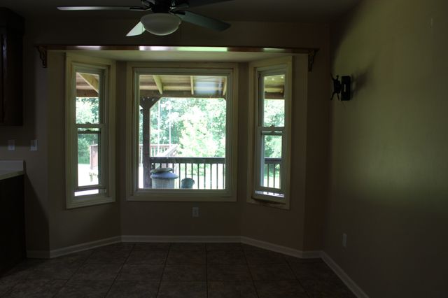 110 Towering Oaks Dr, Tennessee Ridge, TN 37178