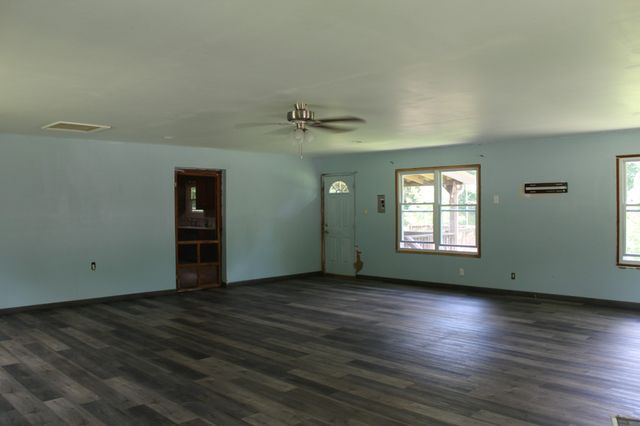110 Towering Oaks Dr, Tennessee Ridge, TN 37178