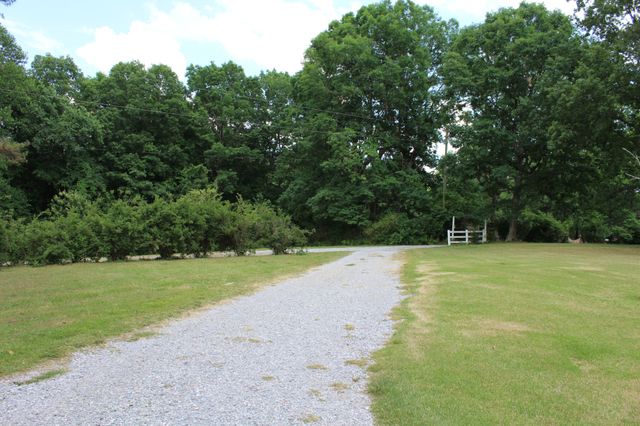 110 Towering Oaks Dr, Tennessee Ridge, TN 37178
