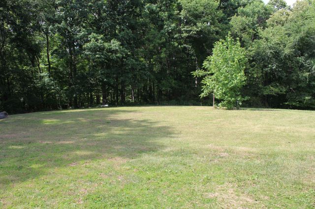 110 Towering Oaks Dr, Tennessee Ridge, TN 37178