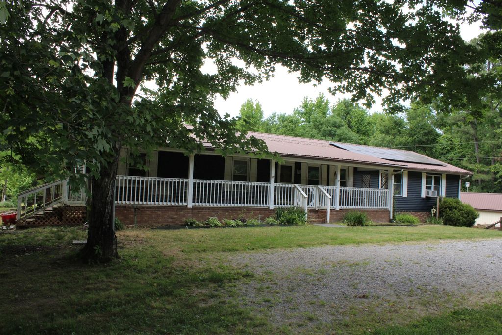 110 Towering Oaks Dr, Tennessee Ridge, TN 37178