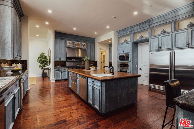 3364 Clerendon Road, Beverly Hills, CA 90210