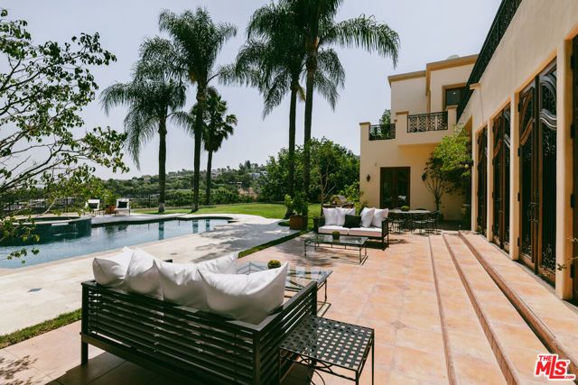 3364 Clerendon Road, Beverly Hills, CA 90210
