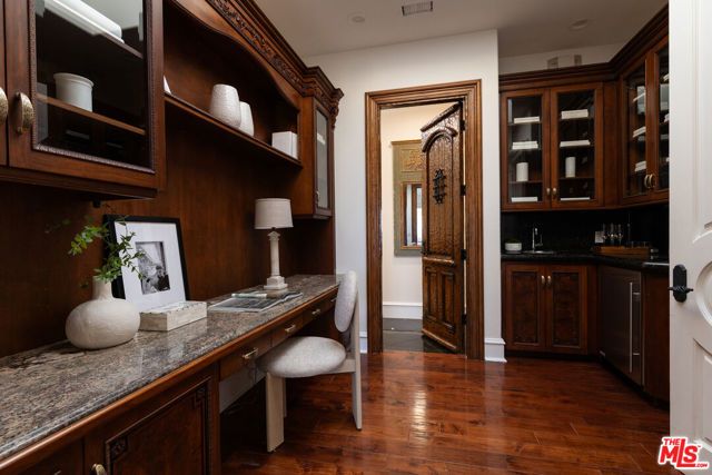 3364 Clerendon Road, Beverly Hills, CA 90210