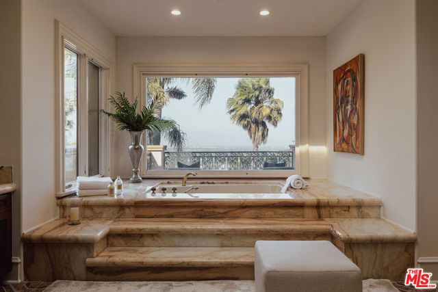 3364 Clerendon Road, Beverly Hills, CA 90210
