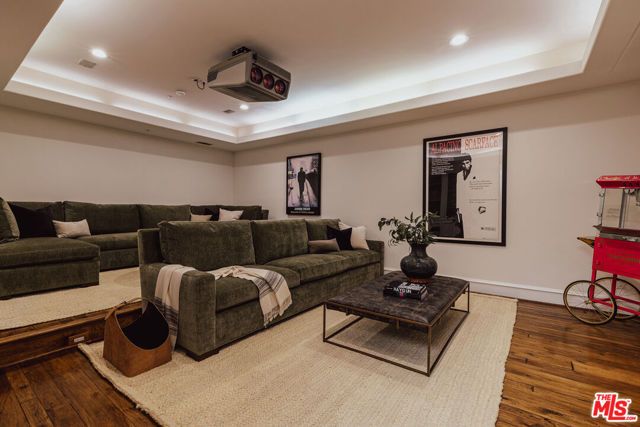 3364 Clerendon Road, Beverly Hills, CA 90210
