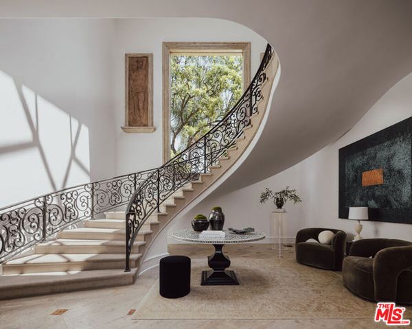 3364 Clerendon Road, Beverly Hills, CA 90210