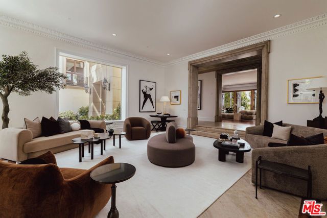 3364 Clerendon Road, Beverly Hills, CA 90210