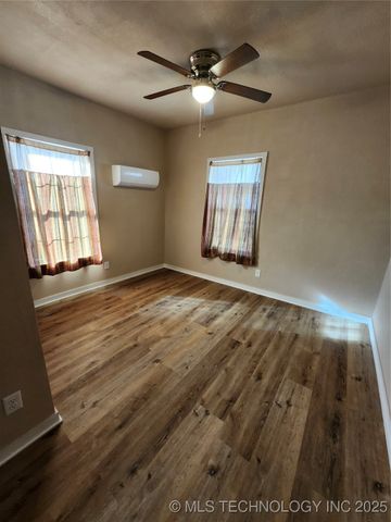 604 N Oak Street, Checotah, OK 74426