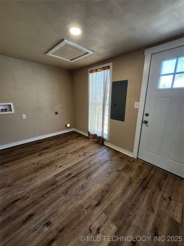 604 N Oak Street, Checotah, OK 74426