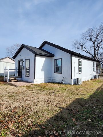 604 N Oak Street, Checotah, OK 74426