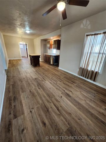 604 N Oak Street, Checotah, OK 74426